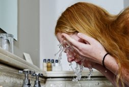 washing-face-with-cold-water