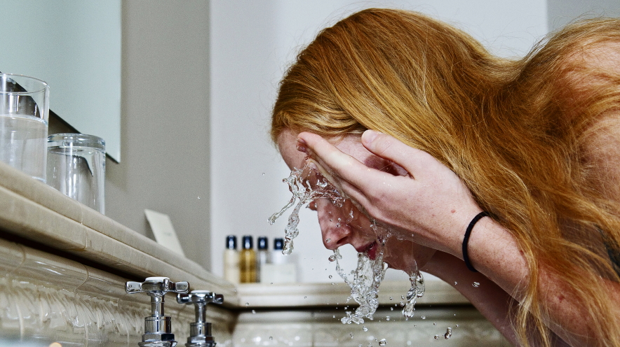 washing-face-with-cold-water